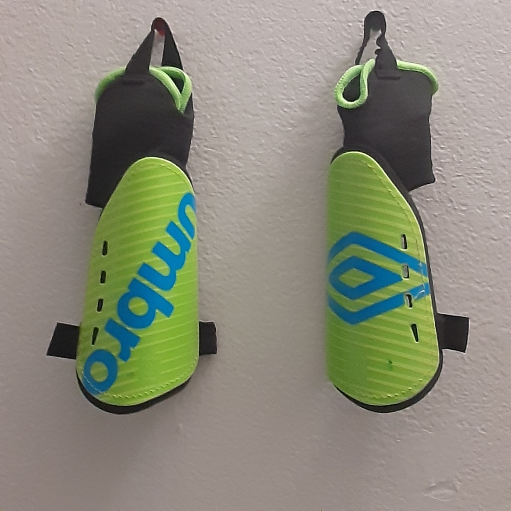 Boys Umbro Soccer Shin Guards